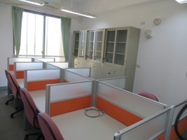 H1-315、317、322  Graduate Student Research Room