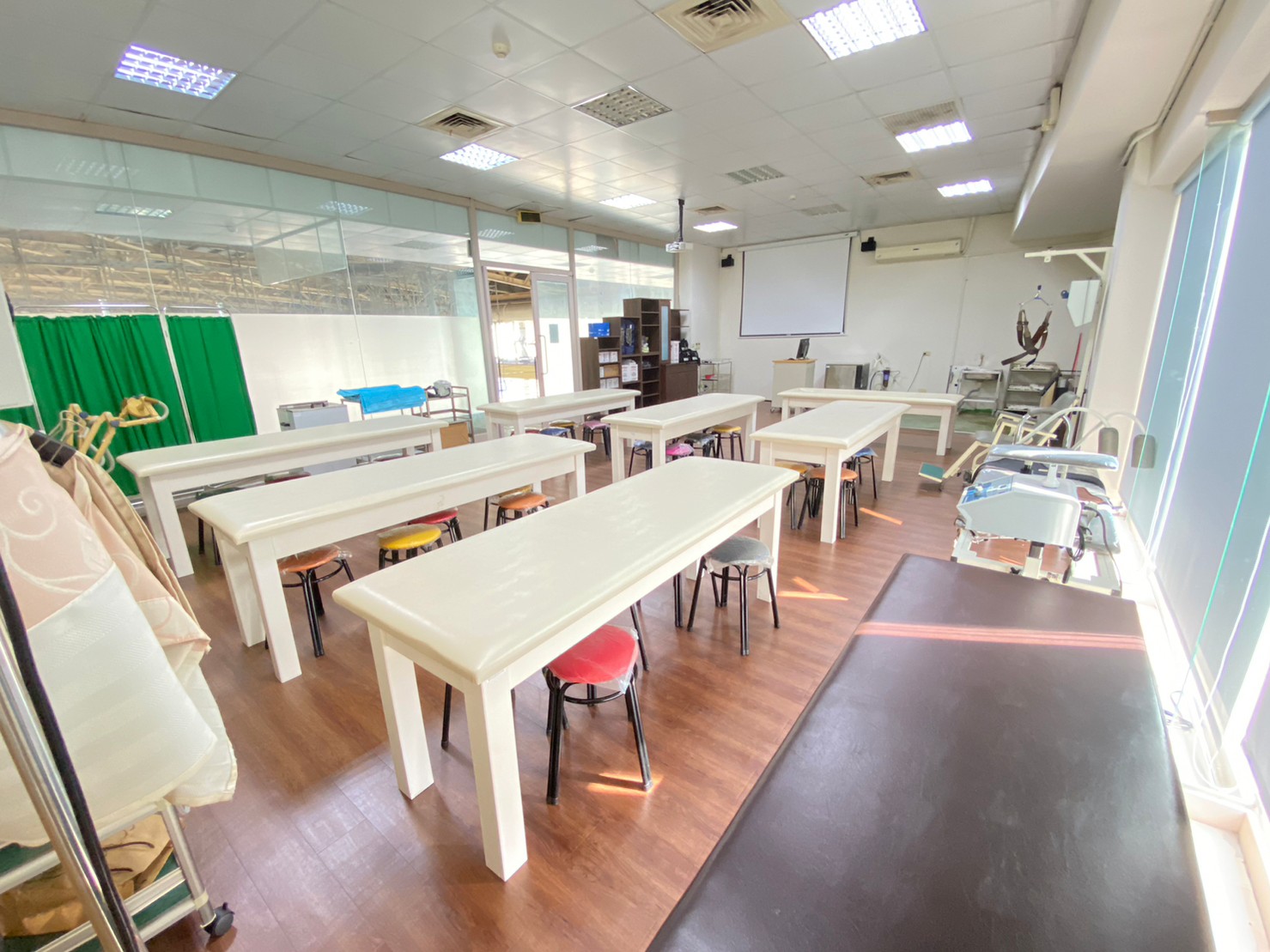 H1-315、317、322研究生研究室